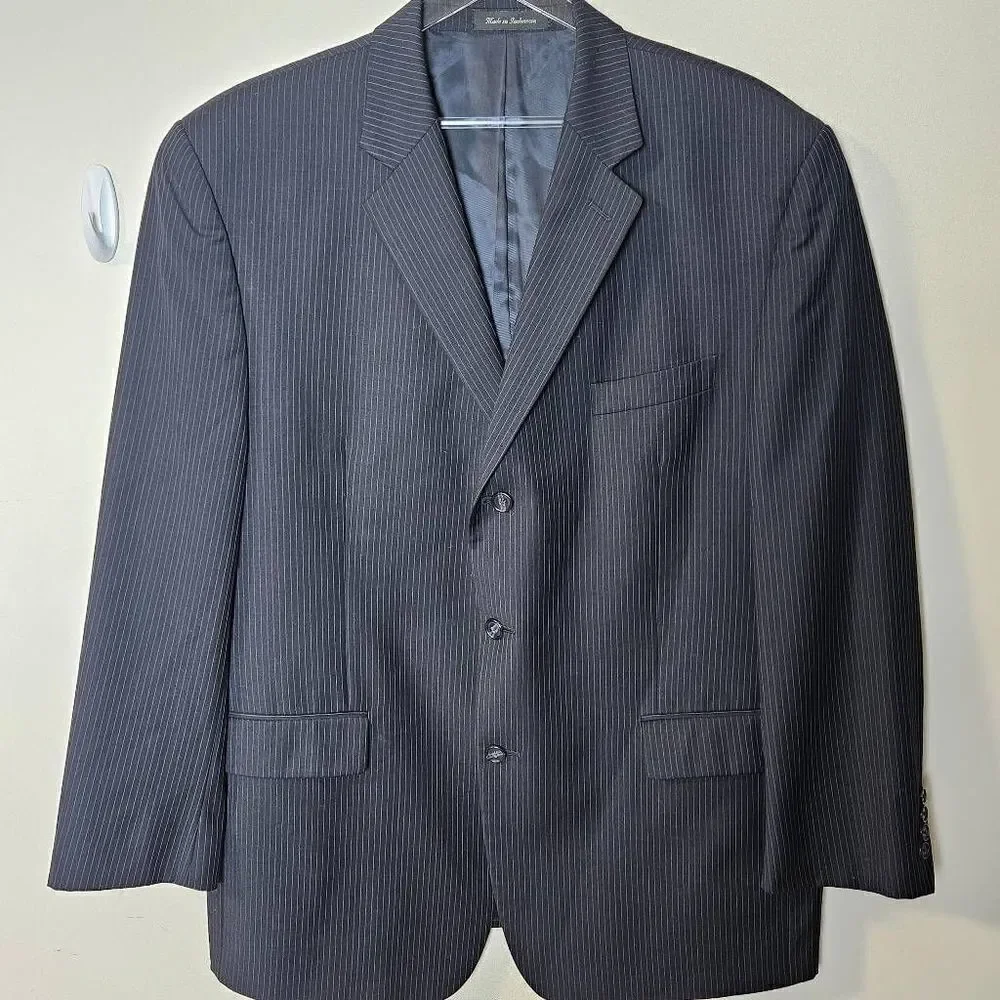 Calvin Klein Sport Coat Blazer Pinstripe Black 100% Wool 3 button Flap Pocket Me